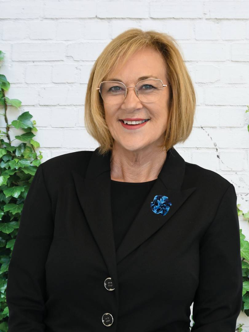 Suzanne Ogle